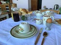 Succhi e ovetto pronti per la colazione